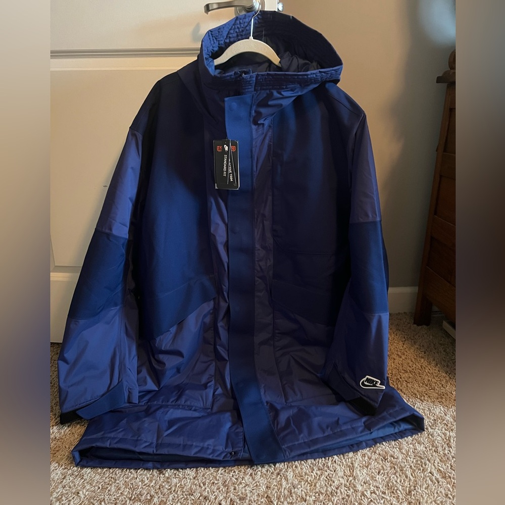 NWT Men’s Nike Hyper Navy Blue Shield Standard Fit Synthetic Fill Parka Jacket